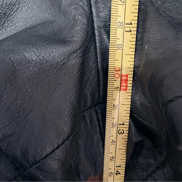 Vintage Women’s Black genuine leather shorts Chia Size 6 Classic 🔥Sexy Excellent - Picture 11 of 15
